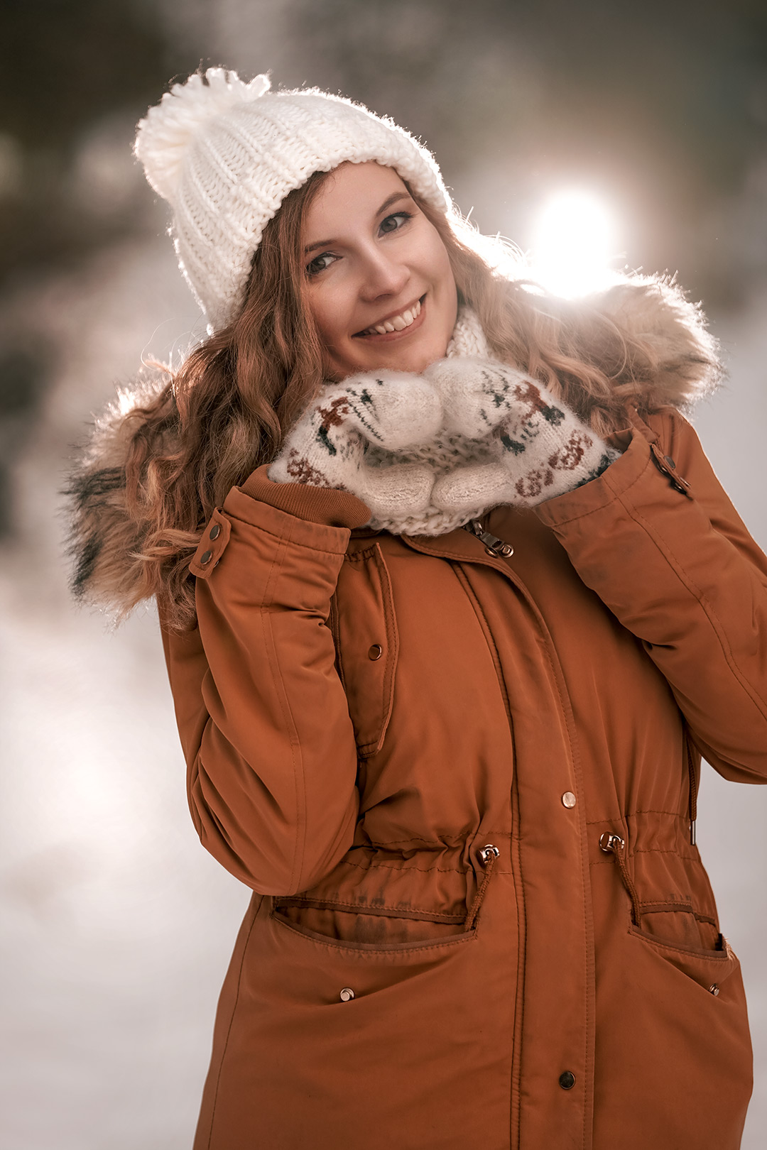 Fotograf Bamberg Winter Fotoshooting Winter Fotoshooting Mädchen mit weißer Mütze und mit brauner Jacke