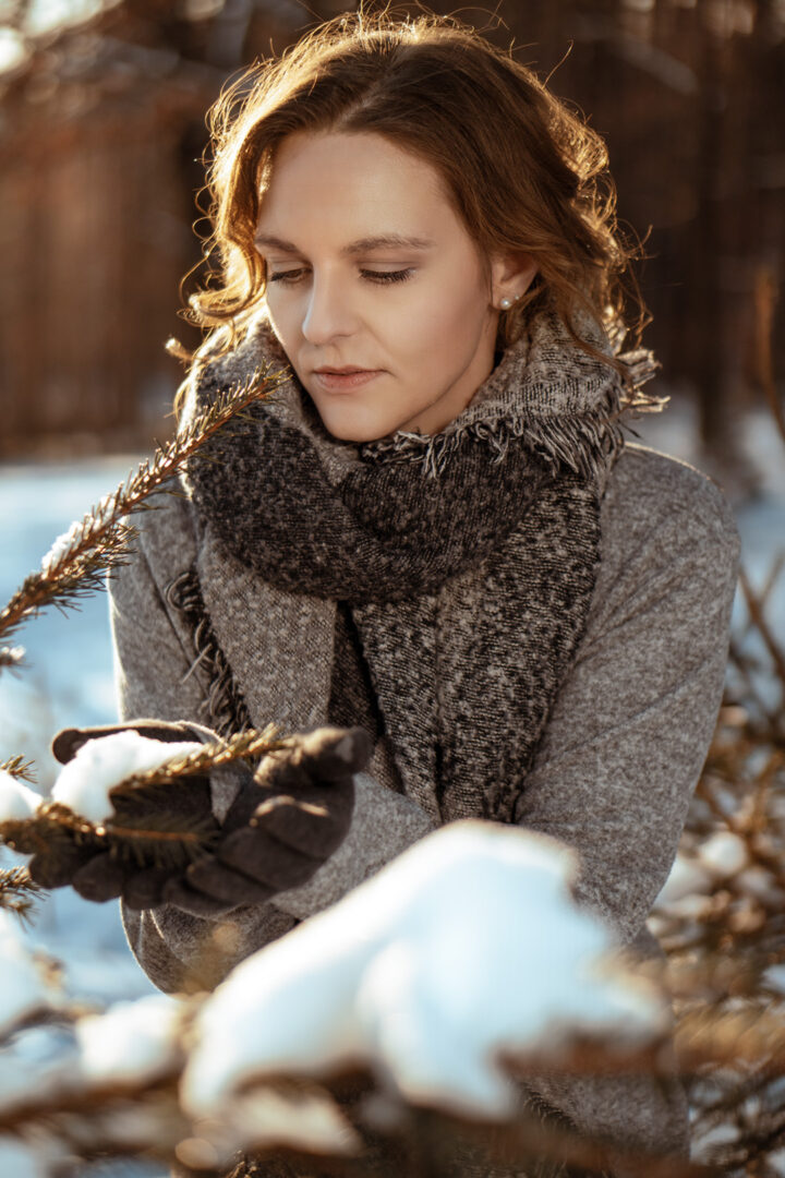 Portrait Fotoshooting im Schnee bei Bamberg Coburg winter fotoshooting eine Frau im Schnee